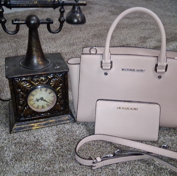 HAND BAGS, CROSSBODY & WALLETS - Picture 6 of 10